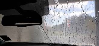 Votre Meilleur Allié pour Conduire Sous la Pluie en Toute Sérénité